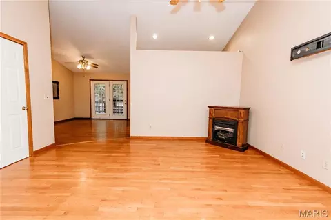 Living - 11550 Cherry Rd, Dixon, MO 65459 photo 2 of 5