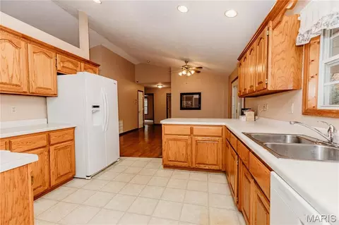 Kitchen - 11550 Cherry Rd, Dixon, MO 65459 photo 3 of 5