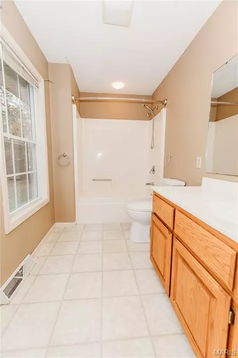 Bath - 11550 Cherry Rd, Dixon, MO 65459 photo 2 of 8