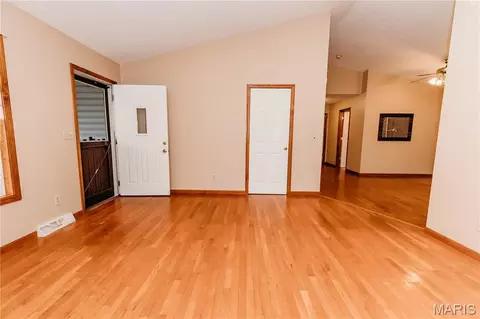 Living - 11550 Cherry Rd, Dixon, MO 65459 photo 3 of 5