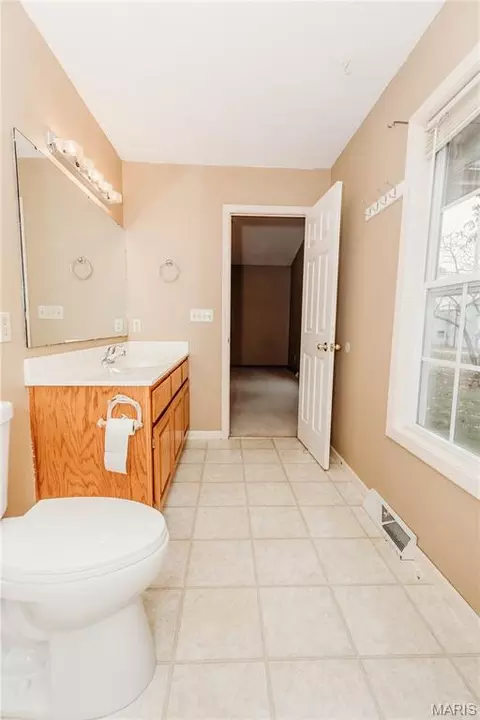 Bath - 11550 Cherry Rd, Dixon, MO 65459 photo 3 of 8