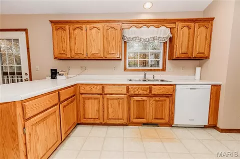 Kitchen - 11550 Cherry Rd, Dixon, MO 65459 photo 4 of 5