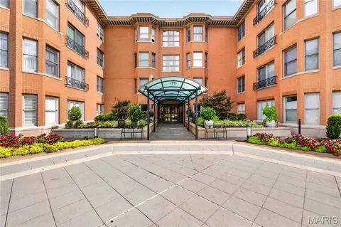 750 Hanley #62, Clayton, MO 63105