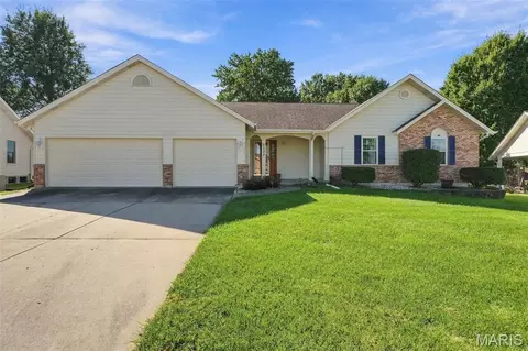2153 Autumn Wood Dr, Saint Charles, MO 63303