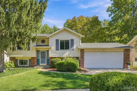1056 Driftwood Trails Dr, Florissant, MO 63031