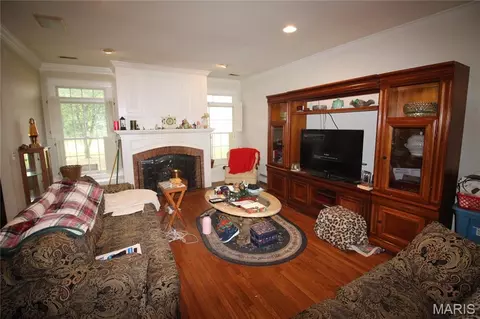 Living - 240 Michael Dr, Troy, IL 62294 photo 2 of 2