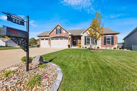 222 Austin Oaks Dr, Moscow Mills, MO 63362
