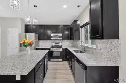 Kitchen - 567 Brook Meadow Dr, Ballwin, MO 63021 photo 2 of 3