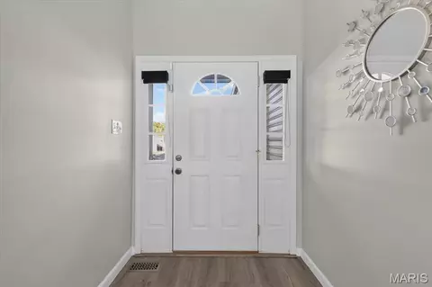 Entry Way - 567 Brook Meadow Dr, Ballwin, MO 63021 photo 2 of 5