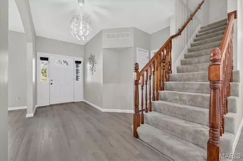 Entry Way - 567 Brook Meadow Dr, Ballwin, MO 63021 photo 3 of 5