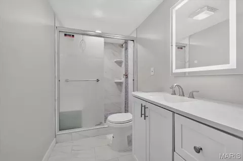 Bath - 567 Brook Meadow Dr, Ballwin, MO 63021 photo 5 of 6