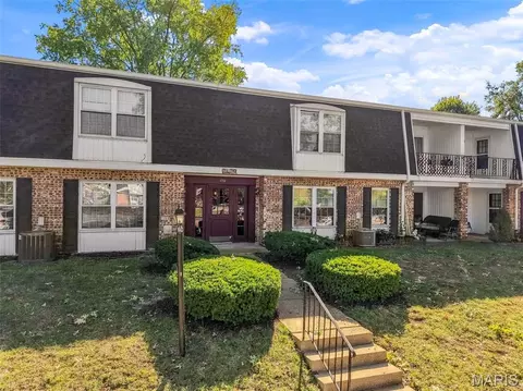 1722 Herault Pl #B, Saint Louis, MO 63125