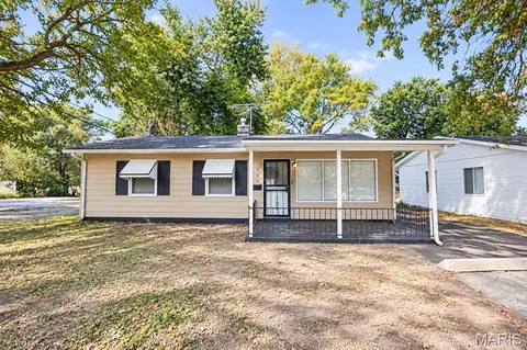 720 Saint Nicholas Dr, Cahokia, IL 62206