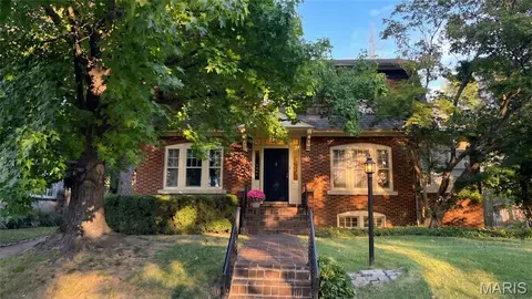 9 Glenview Dr, Belleville, IL 62223