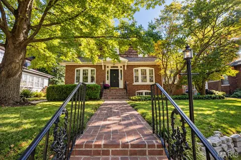9 Glenview Dr, Belleville, IL 62223