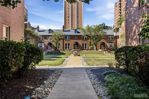 817 Westwood Dr #3E, Clayton, MO 63105