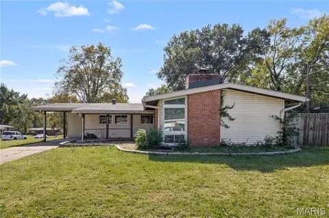 2200 Saint Catherine St, Florissant, MO 63033