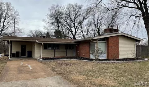 2200 Saint Catherine St, Florissant, MO 63033