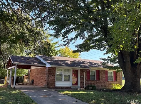 2064 Northern Limits Dr, Florissant, MO 63031