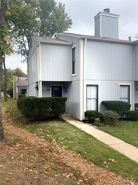 101 Schooner Ln, Lake Saint Louis, MO 63367