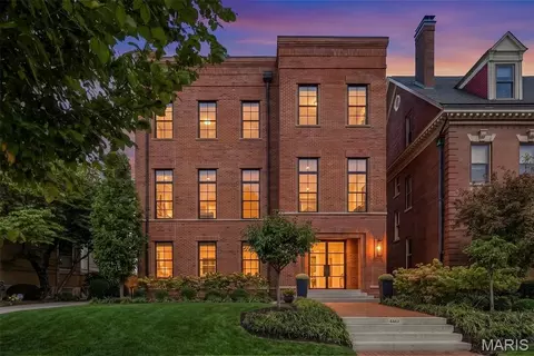 4469 Westminster Pl, Saint Louis, MO 63108