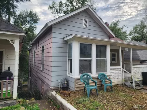 Exterior - 1805 Grace St, Hannibal, MO 63401 photo 3 of 6