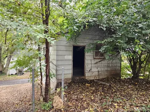 Exterior - 1805 Grace St, Hannibal, MO 63401 photo 6 of 6