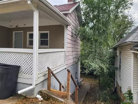 Exterior - 1805 Grace St, Hannibal, MO 63401 photo 2 of 6