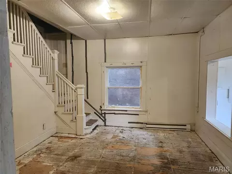 Living - 1805 Grace St, Hannibal, MO 63401 photo 2 of 2