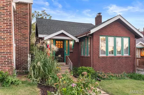 3950 Parker Ave, Saint Louis, MO 63116