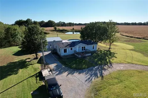 16669 E Baseline Rd, Texico, IL 62889