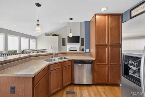 Kitchen - 2016 Derby Run Ct, Imperial, MO 63052 photo 4 of 4