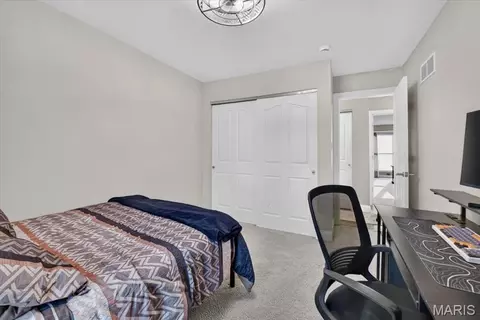 Bedroom - 2016 Derby Run Ct, Imperial, MO 63052 photo 2 of 6