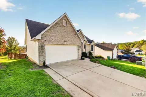 Exterior - 2016 Derby Run Ct, Imperial, MO 63052 photo 4 of 15