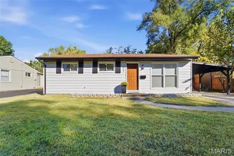 59 Lillian Dr, Belleville, IL 62226