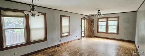 Living - 213 Danforth St, Charleston, MO 63834 photo 2 of 2