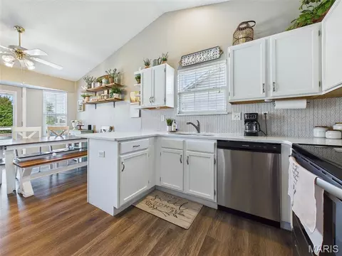 Kitchen - 115 Shadowbrooke, Troy, IL 62294 photo 1 of 2