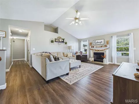 Living - 115 Shadowbrooke, Troy, IL 62294 photo 1 of 4