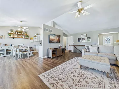 Living - 115 Shadowbrooke, Troy, IL 62294 photo 2 of 4