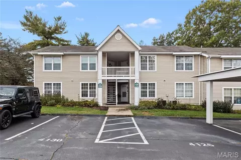 4126 Island Terrace Ct, Florissant, MO 63034