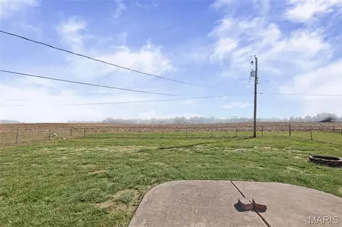 Exterior - 215 Avalon St, Brighton, IL 62012 photo 1 of 4