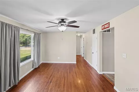 Living - 215 Avalon St, Brighton, IL 62012 photo 4 of 6