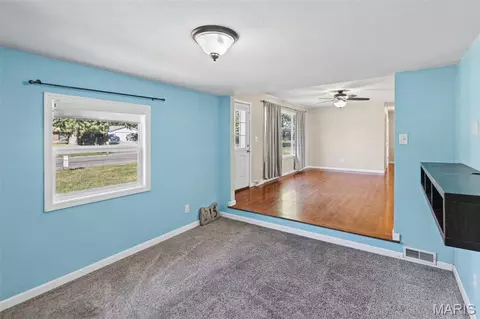 Living - 215 Avalon St, Brighton, IL 62012 photo 5 of 6