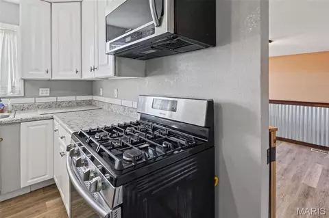 Kitchen - 215 Avalon St, Brighton, IL 62012 photo 3 of 4