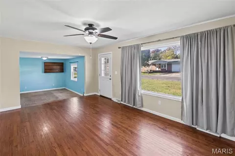 Living - 215 Avalon St, Brighton, IL 62012 photo 1 of 6