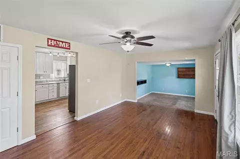 Living - 215 Avalon St, Brighton, IL 62012 photo 2 of 6