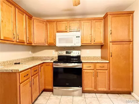 Kitchen - 408 Warfield Ave, Ferguson, MO 63135 photo 5 of 6