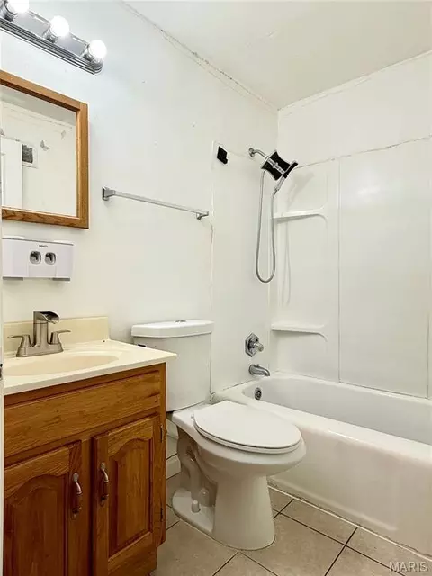 Bath - 408 Warfield Ave, Ferguson, MO 63135 photo 1 of 2