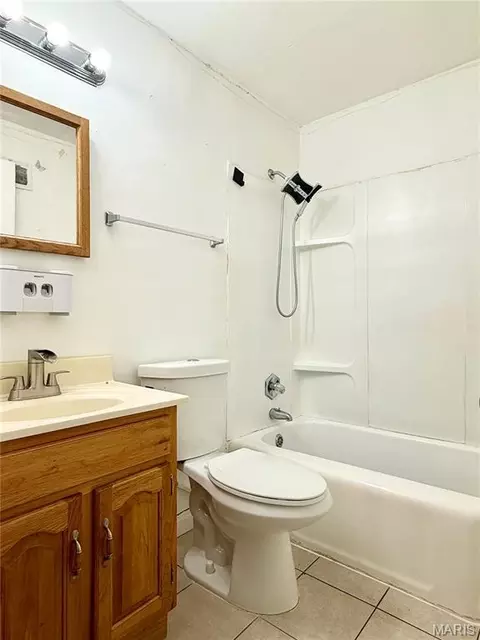 Bath - 408 Warfield Ave, Ferguson, MO 63135 photo 2 of 2