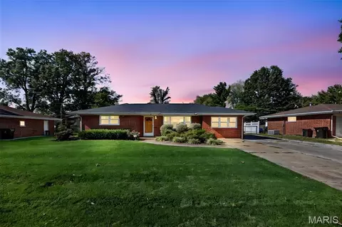 23 Buckingham Rd, Belleville, IL 62226